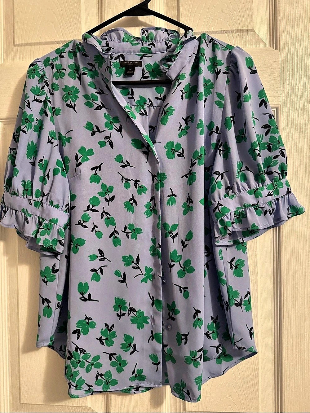 Ann Taylor Petite Floral Ruffle Sleeve Blouse in Purple & Green Size Medium